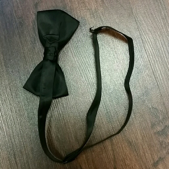 ✨Satin Bowtie✨ - Picture 4 of 4